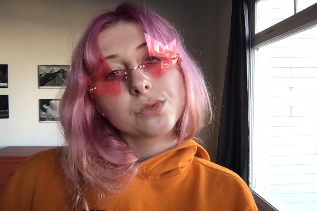 Emma-Jane MacKinnon-Lee star sunglasses